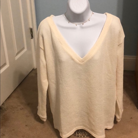 Sweaters - NWOT off white v-neck sweater, size xl